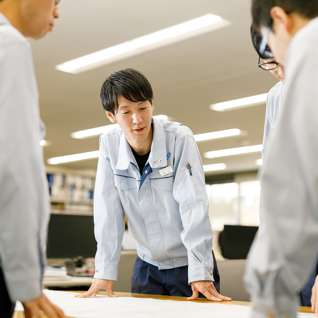 勤務中の熊井岳史さん