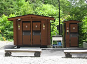 長野県王滝村清滝駐車場のバイオトイレ