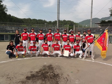 弊社野球部の集合写真
