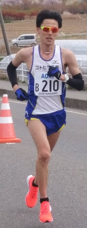 長野マラソンで走る北沢正親選手の様子