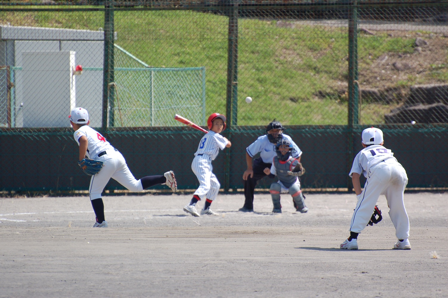 コトヒラ杯スポーツ少年団野球大会で試合を行う子どもたちの様子