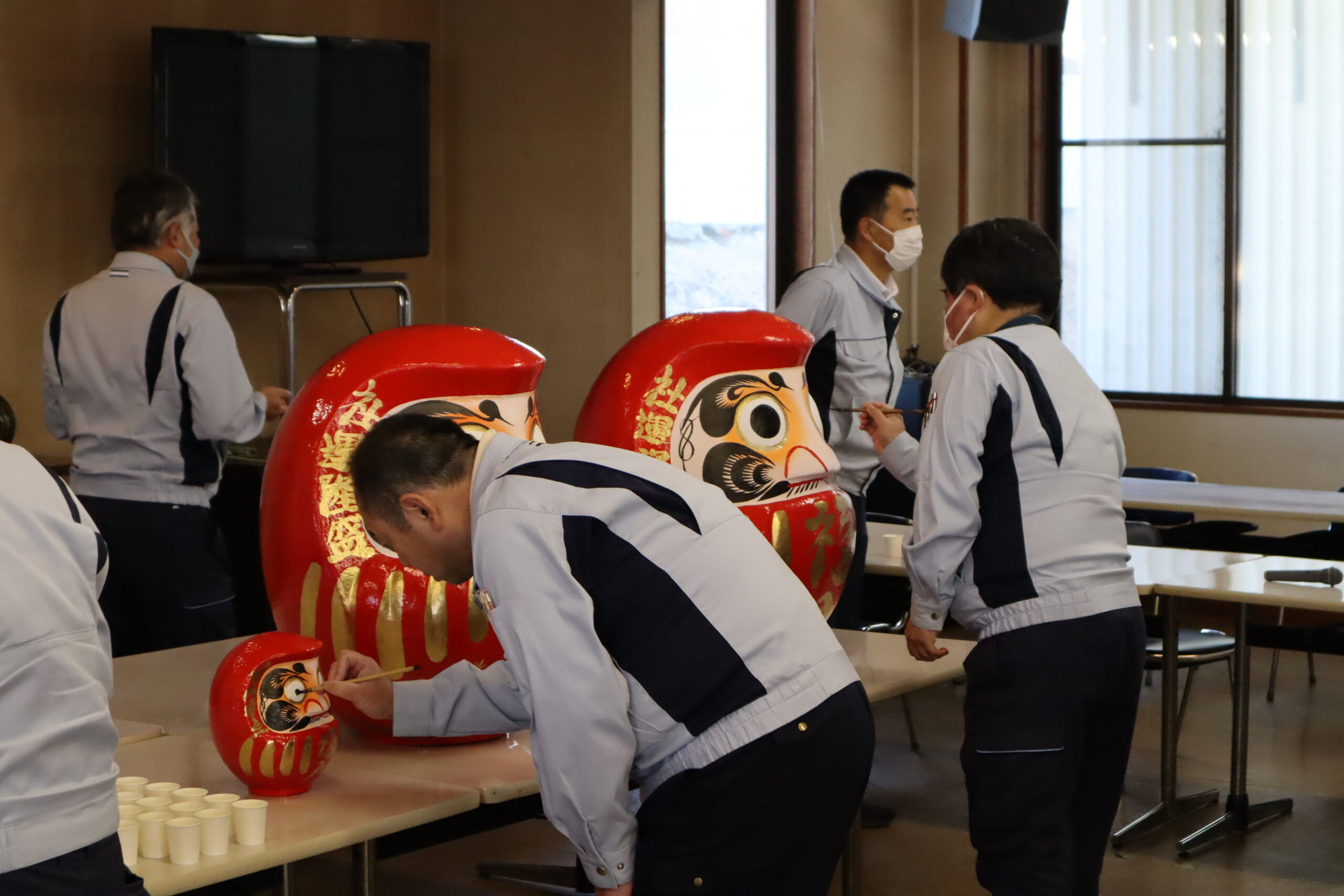 「達磨の目入れ」を実施しました！